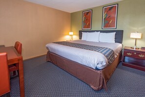 單人房, 1 張特大雙人床, 雪櫃和微波爐 | 書桌、隔音、摺床/加床 (收費)、免費 Wi-Fi