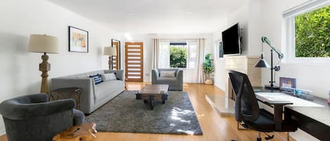 TV, fireplace