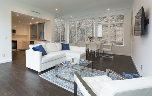 Unique, contemporary 1,500ft2 2BR/2.5BA apt - OTR