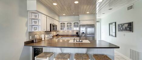 冰箱、微波炉、烤箱、炉灶