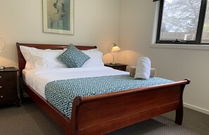 3 bedrooms, iron/ironing board, Internet, bed sheets