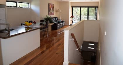 Beaches, Restaurants, Wineries, Shops and many Tourist attractions close by.