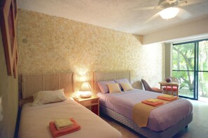 5 chambres, coffres-forts dans les chambres, bureau