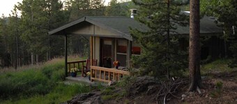 "Sunrise Lodge" Stand alone Family Lodging-BEAT the HEAT @ 9000 Ft elevation