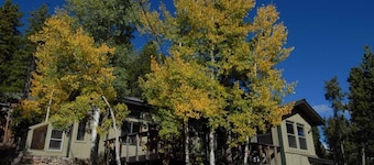 "Sunrise Lodge" Stand alone Family Lodging-BEAT the HEAT @ 9000 Ft elevation