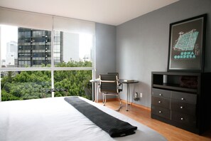 2 chambres, bureau, fer et planche à repasser, accès au Wi-Fi (inclus)