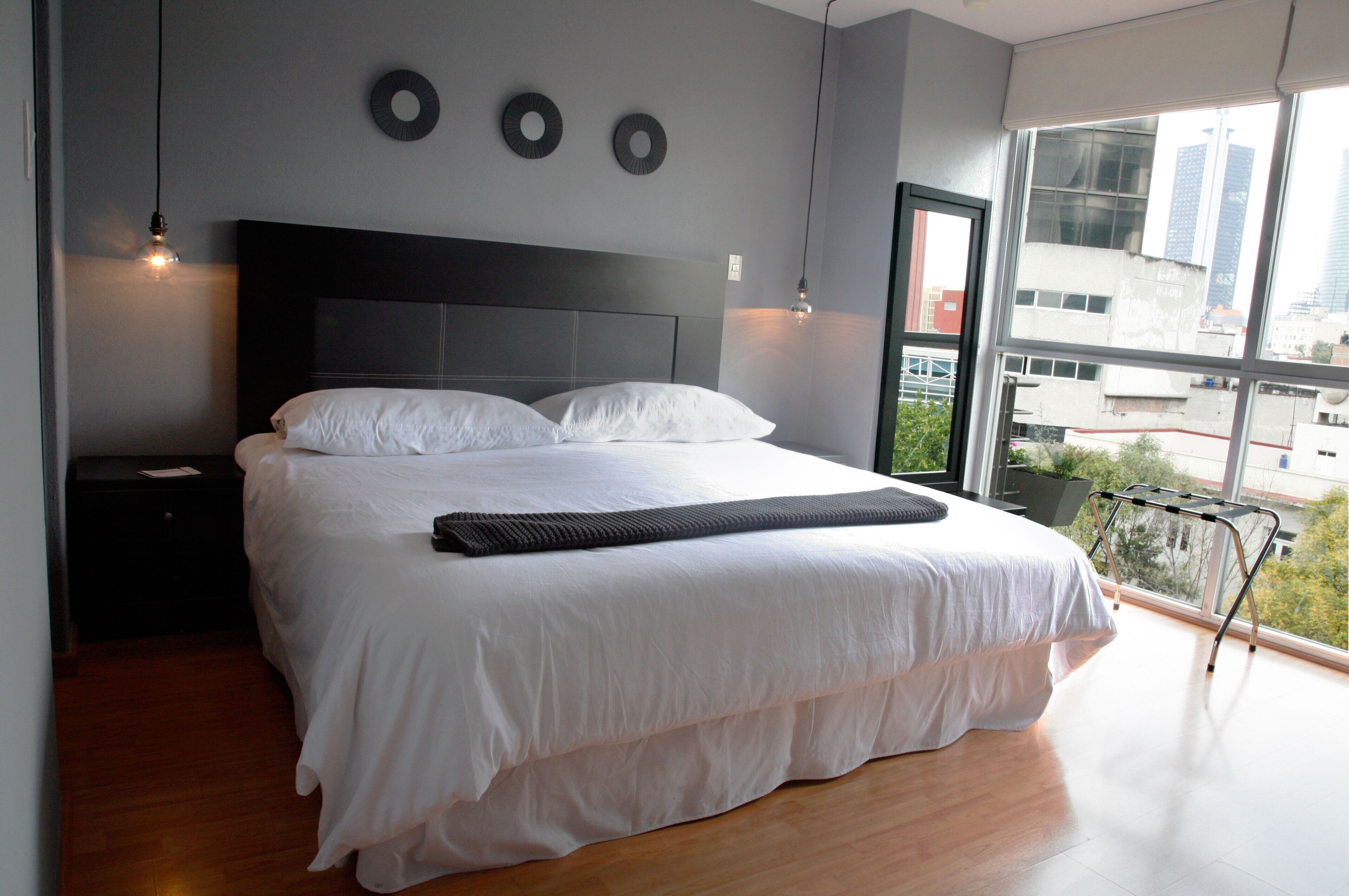 2 chambres, bureau, fer et planche à repasser, accès au Wi-Fi (inclus)