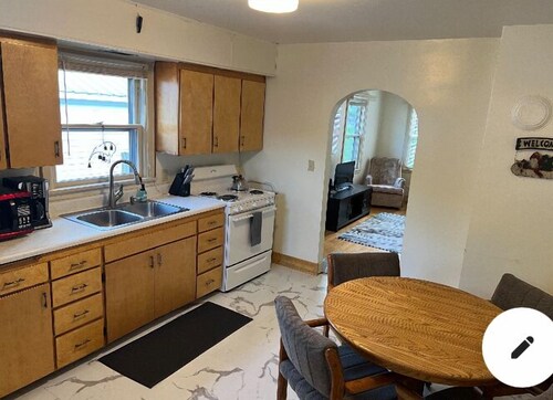 Bezerkley Bungalow in Silver Valley