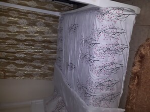 1 bedroom, iron/ironing board, internet, bed sheets