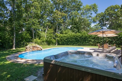 Hampton’s Haven: Heated Pool, Hot Tub & Gameroom! 2 miles to Rogers Beach