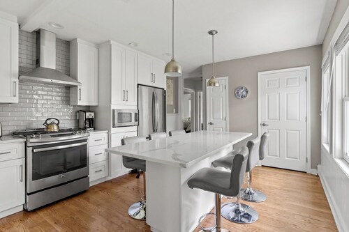 Hampton’s Haven: Heated Pool, Hot Tub & Gameroom! 2 miles to Rogers Beach