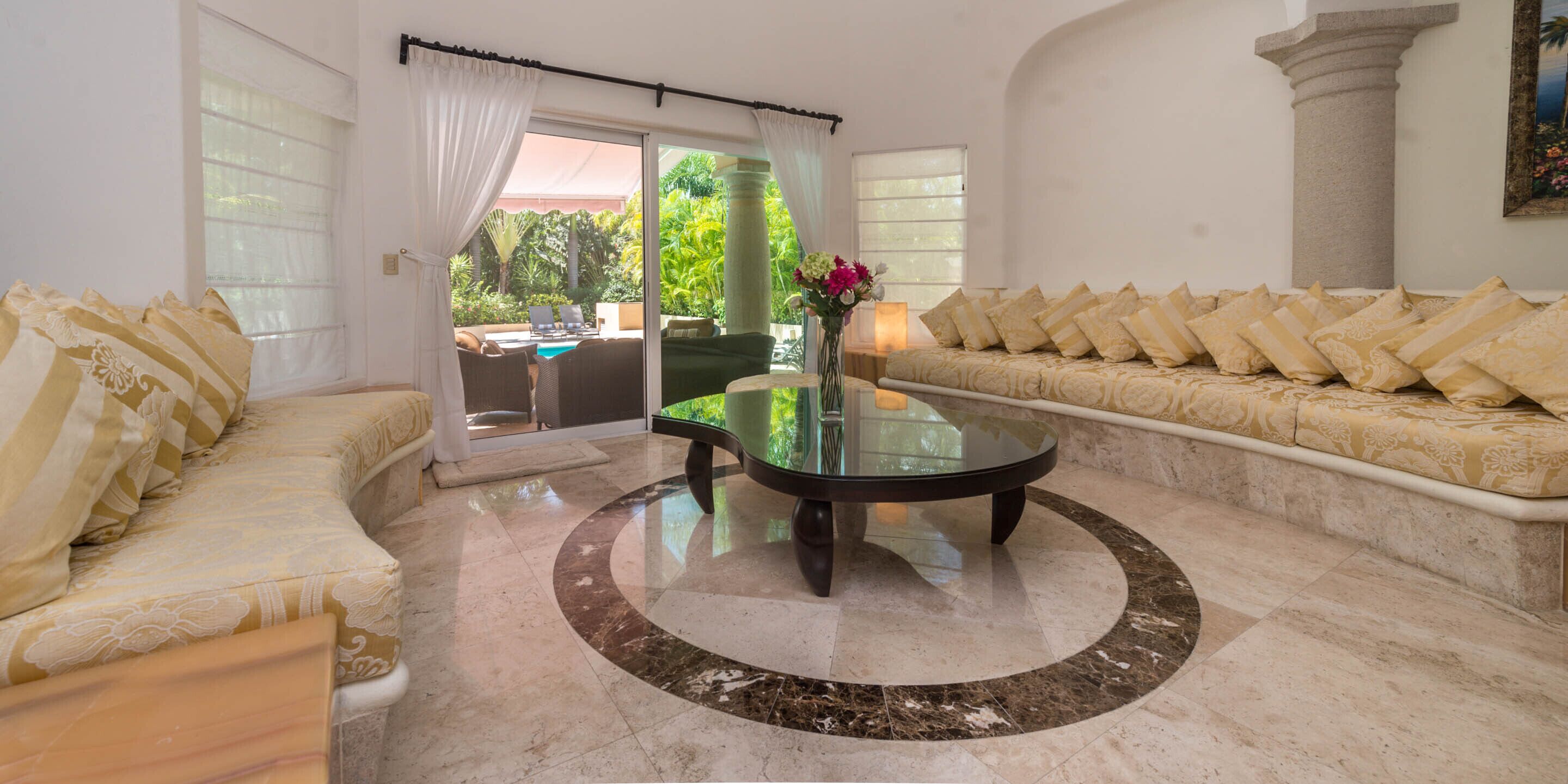 TV connectée, jeux vidéo, lecteur de DVD, livres