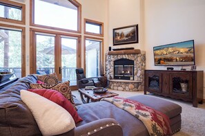 Télévision, cheminée