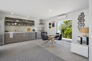 Unclassified image, 5 of 24, button