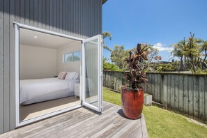 Unclassified image, 5 of 24, button