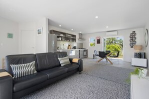 Unclassified image, 4 of 24, button