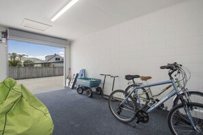 Unclassified image, 2 of 24, button