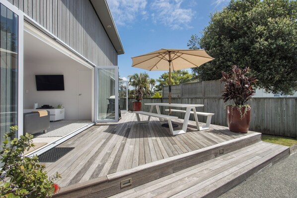 Unclassified image, 1 of 24, button