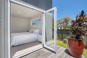 Unclassified image, 5 of 24, button