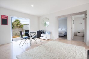 2 chambres, fer et planche à repasser, lit parapluie, Wi-Fi gratuit