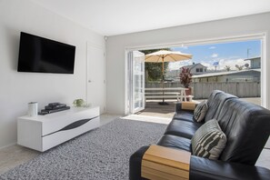 Unclassified image, 2 of 24, button - SNAZZY!  Right in the middle of the action! (Waihi Beach)