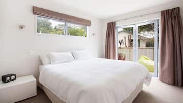 2 habitaciones, tabla de planchar con plancha y cuna de viaje
