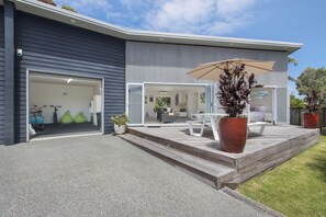 Unclassified image, 3 of 24, button