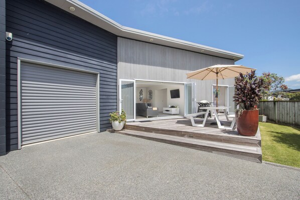 Unclassified image, 1 of 24, button