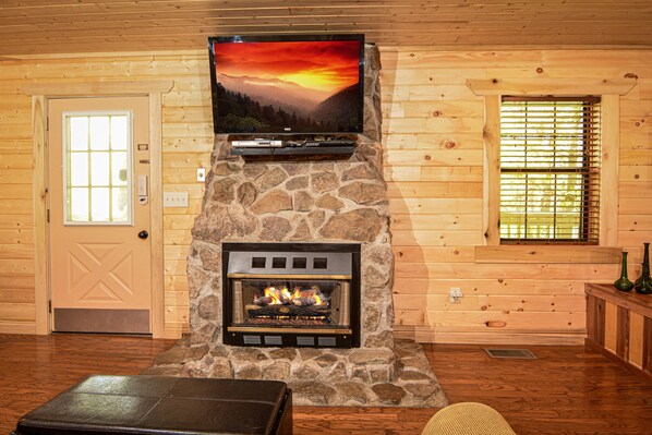 Interior - Gatlinburg Cabin, Tickets, Heart Whirlpool, Hot Tub Pool Table King Bed Internet (Gatlinburg)