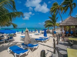 On the beach - Nautibeach Condo 22  – 2 Bedroom, Family-Friendly Vacation on the Beachfront Third-Floor (Isla Mujeres)