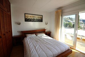 2 habitaciones y tabla de planchar con plancha 