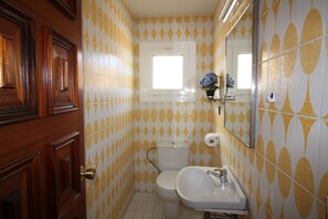 Bathroom - Great apartment with fantastic sea view, located in quiet area. A stone's throw  (Roses)