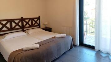 3 slaapkamers, een strijkplank/strijkijzer, internet, beddengoed