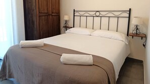 3 habitaciones, tabla de planchar con plancha y acceso a internet 