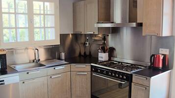 Refrigerador, microondas, horno, placa de cocina