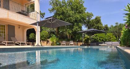 SUPERB VILLA (220m2), SEA AND VIEW BETWEEN ST MAXIME AND ISSAMBRES