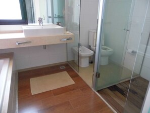 Departamento Elite, 3 habitaciones, baño privado | Baño | Tina y regadera independientes y tina de hidromasaje