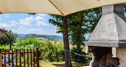 House with private/fenced pool on the Tuscany-Umbria border. 16km from Orvieto