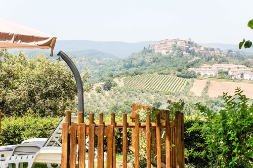 House with private/fenced pool on the Tuscany-Umbria border. 16km from Orvieto