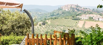House with private/fenced pool on the Tuscany-Umbria border. 16km from Orvieto