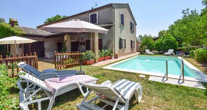 House with private/fenced pool on the Tuscany-Umbria border. 16km from Orvieto