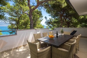 屋外ダイニングエリア