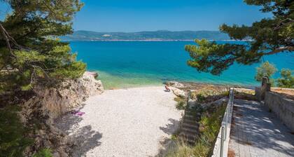 Split -Trogir BEACH RESORT PRES DE TROGIR ET SPLIT OFFRE SPĂCIALE MAI