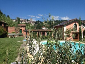 Outdoor pool - Vacation home - Chalet with garden and private pool (Coreglia Antelminelli)