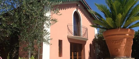 المنشأة من الخارج