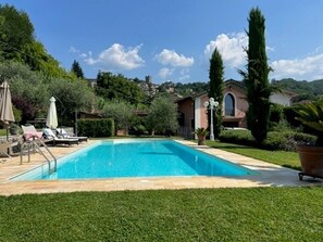 Outdoor pool - Vacation home - Chalet with garden and private pool (Coreglia Antelminelli)