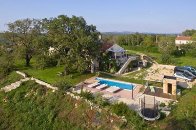 Newly renovated 6-BR villa with pool and sauna close to great beaches