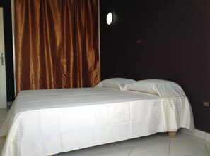 2 bedrooms, iron/ironing board, bed sheets