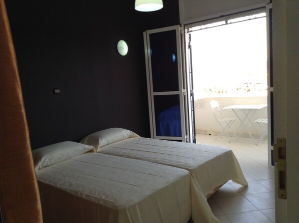 2 bedrooms, iron/ironing board, bed sheets