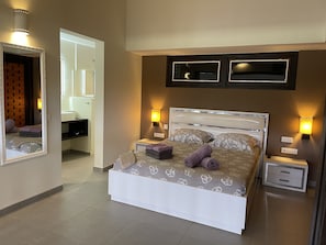 2 bedrooms, in-room safe, desk, iron/ironing board
